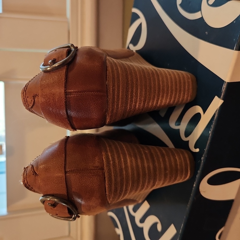 Lucky Brand Women's Brown Heels - Picture 4 of 7